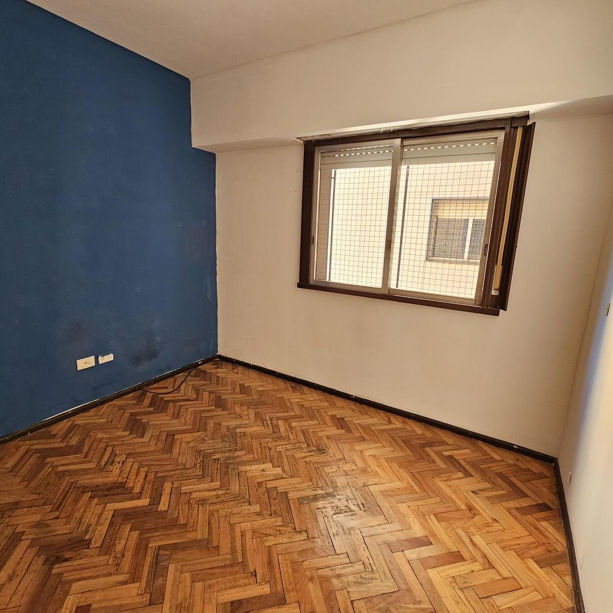 Departamento de 4 Ambientes con Cochera Descubierta en Venta! Saavedra 5