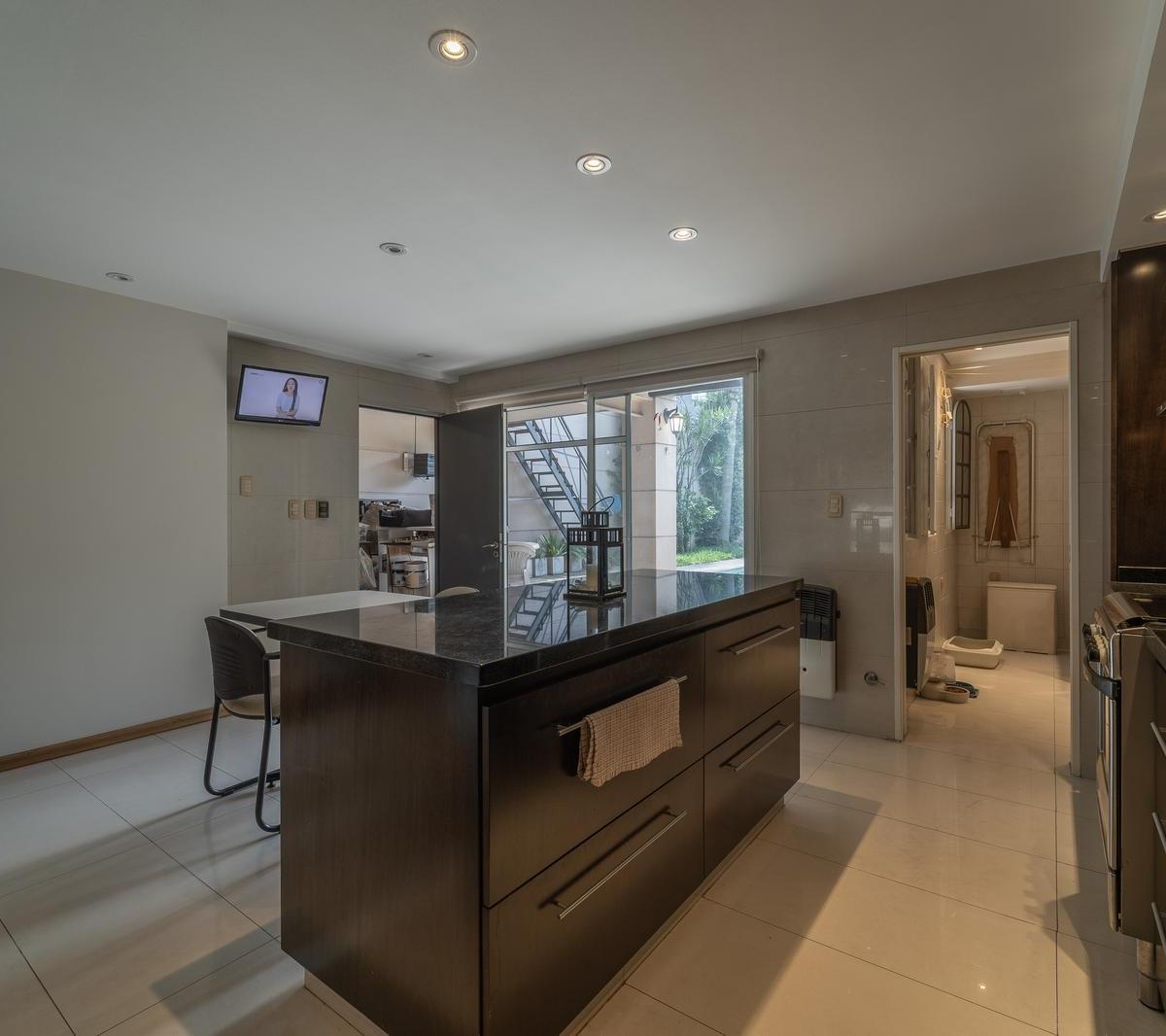 Impecable Casa en Venta Saavedra 4