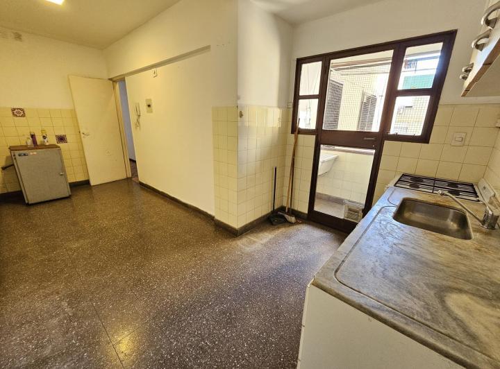 Departamento de 4 ambientes con cochera descubierta en venta! APTO CRÉDITO! 5