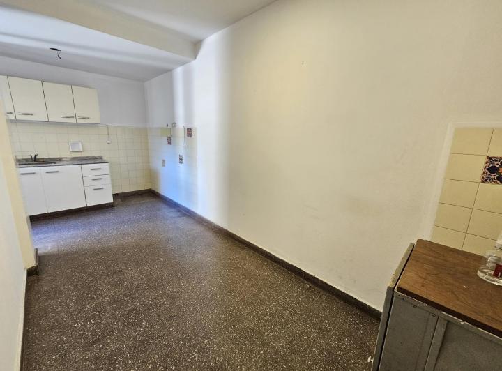 Departamento de 4 ambientes con cochera descubierta en venta! APTO CRÉDITO! 3