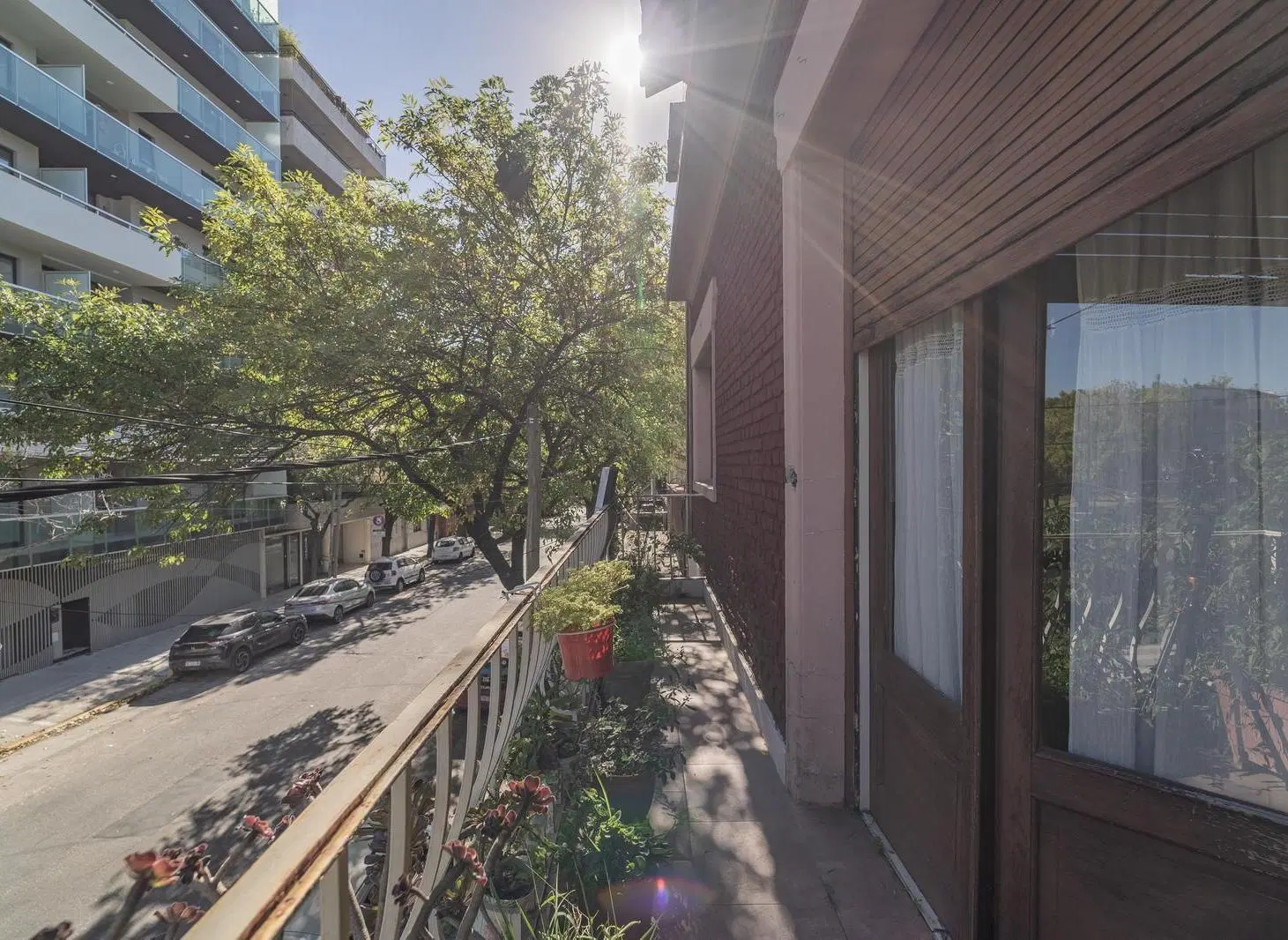 Casa con local comercial en VENTA! Saavedra 5