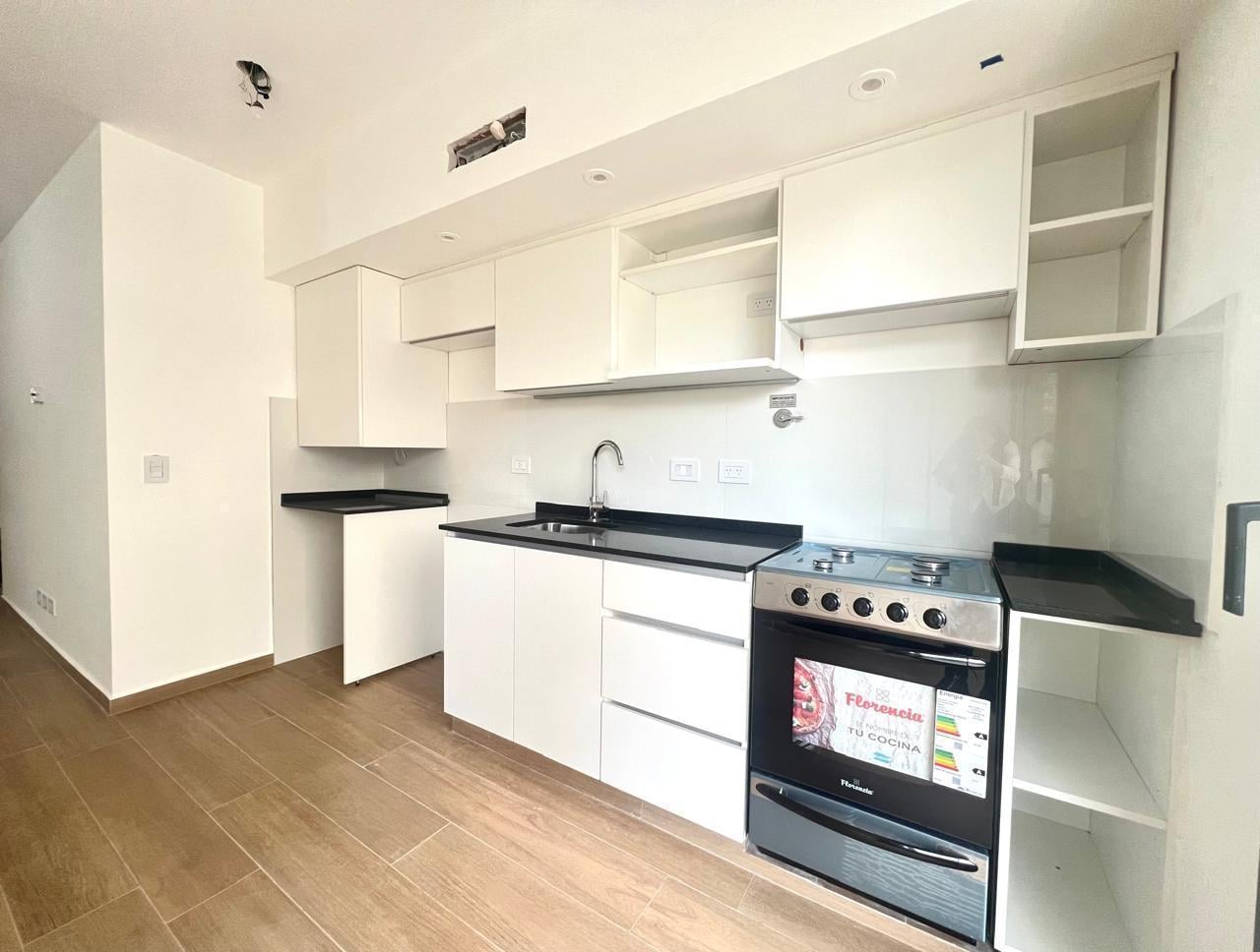 Foto de Departamento de 2 ambientes con balcón - Alquiler - Villa Luro, imagen 2