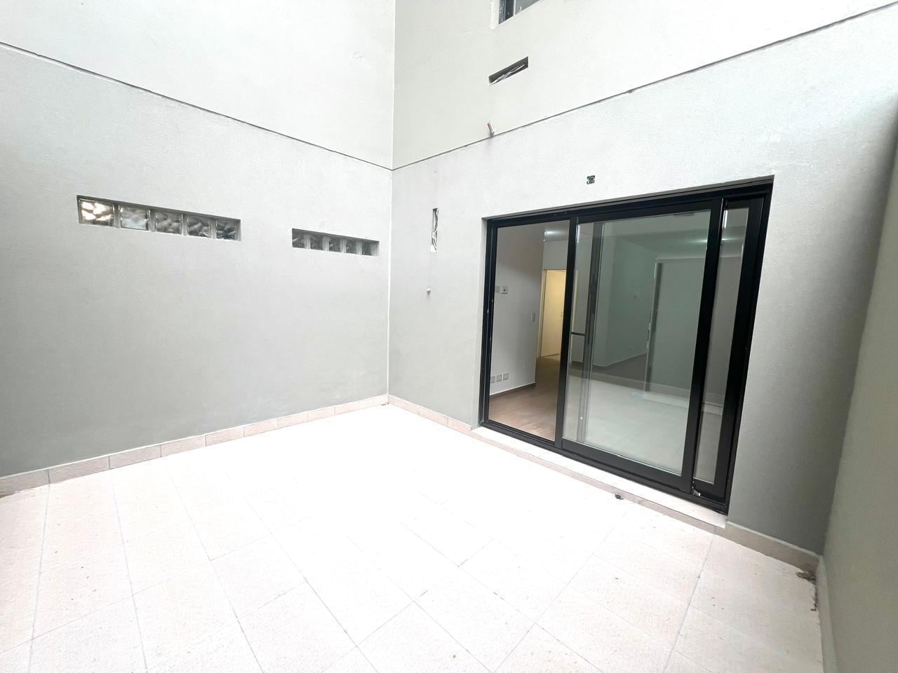 Foto de Monoambiente en alquiler con patio y balcón a estrenar, imagen 2