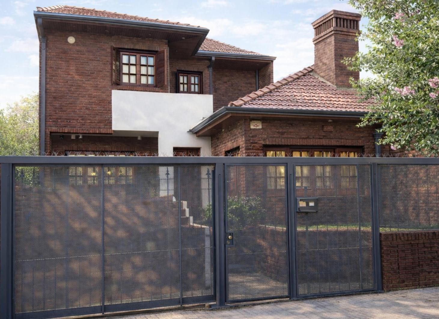 Foto de Venta o Alquiler. Impecable Casa de 6 ambientes. Zona Plaza Islas, imagen 2