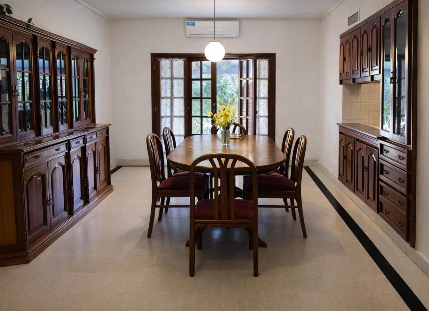 Foto de Venta o Alquiler. Impecable Casa de 6 ambientes. Zona Plaza Islas, imagen 4