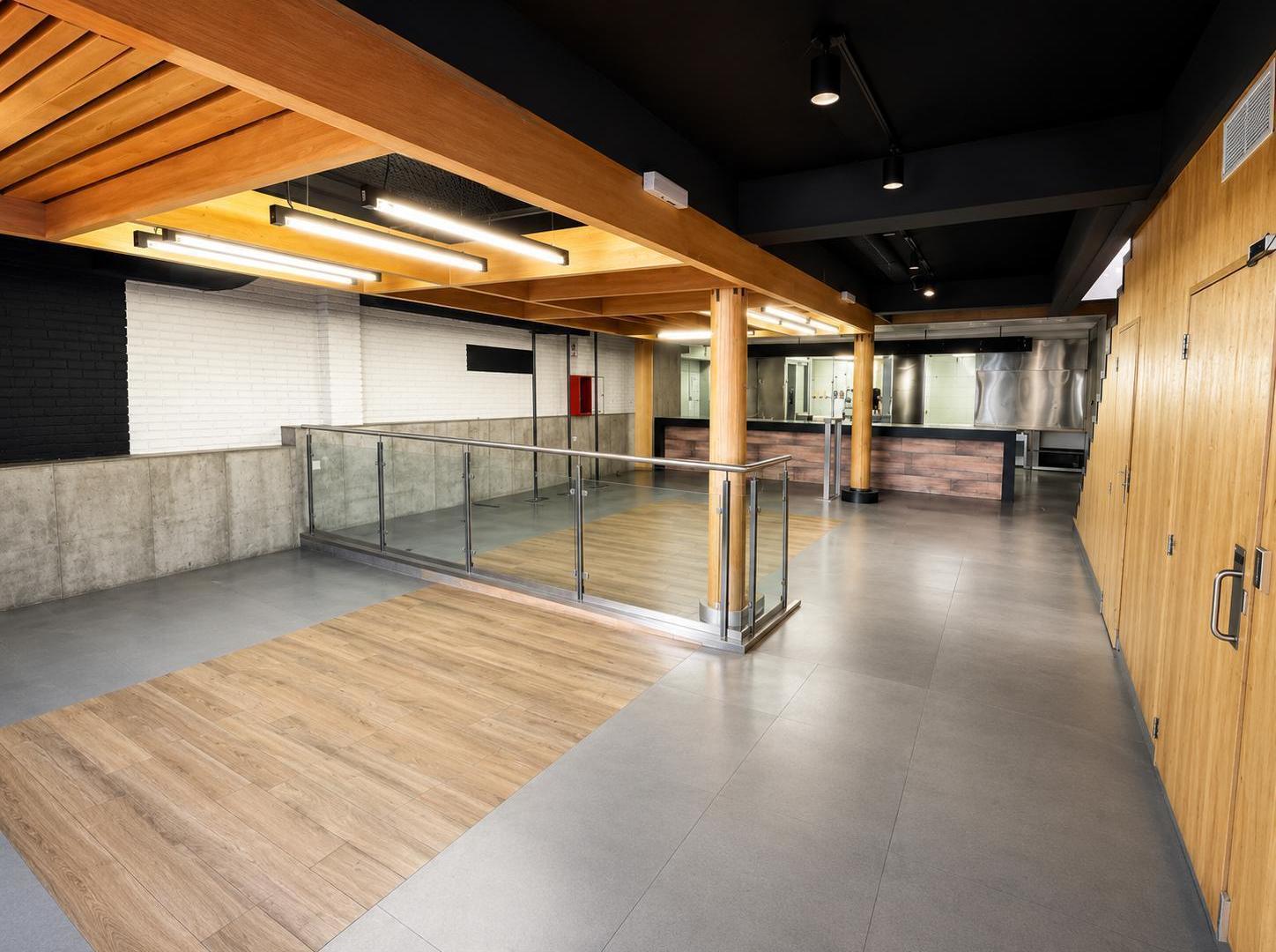 Foto de Alquiler impiortante Local comercial. Excelente visibilidad. 3 plantas., imagen 4