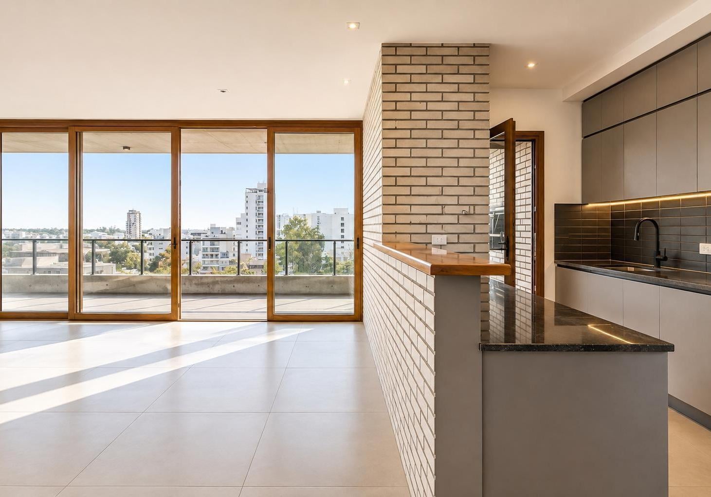 Foto de Venta/Alquiler Exclusivo Departamento 2 dormitorios con vistas a Plaza, imagen 1