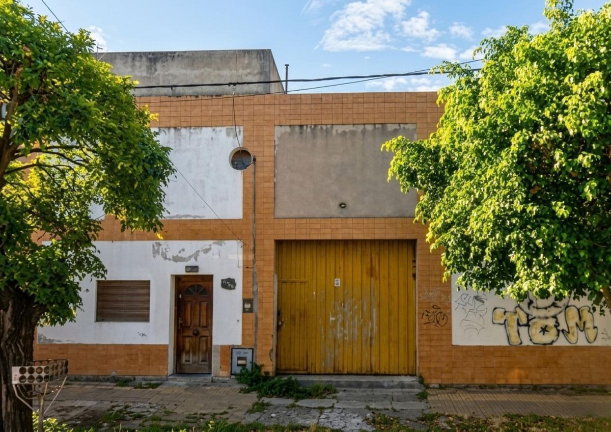 Foto de Casa + depósito sobre lote de 151 m² – 64 e/21 y 22, imagen 1