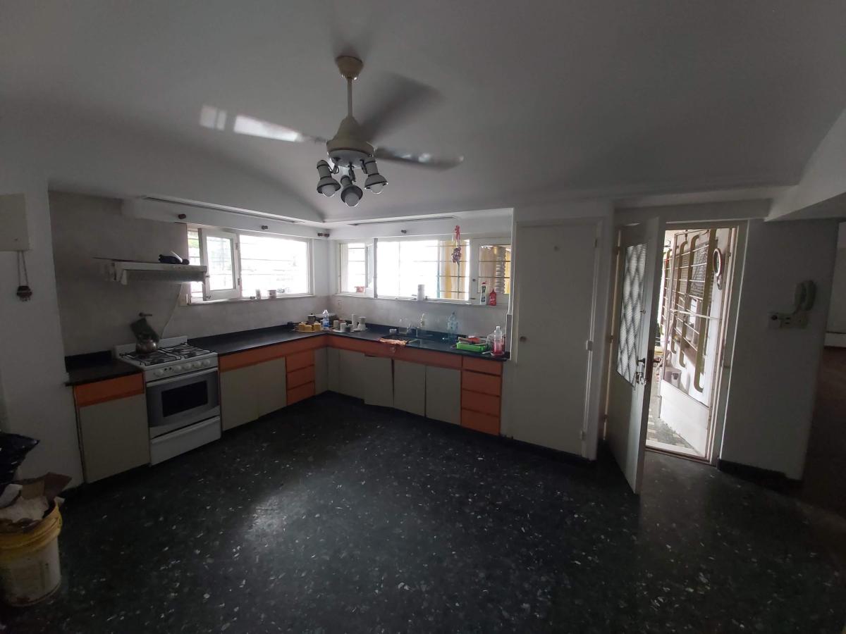 Oferta! Gran departamento tipo casa en el Centro de Bernal