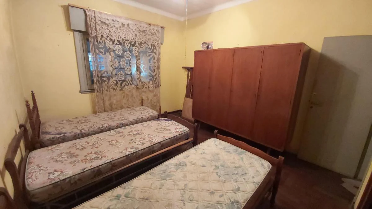 Ezpeleta - Casa en Venta con Galpon 2