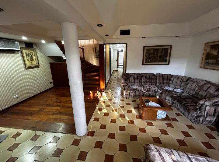 Quilmes Oeste - Casa 5 dormitorios  3
