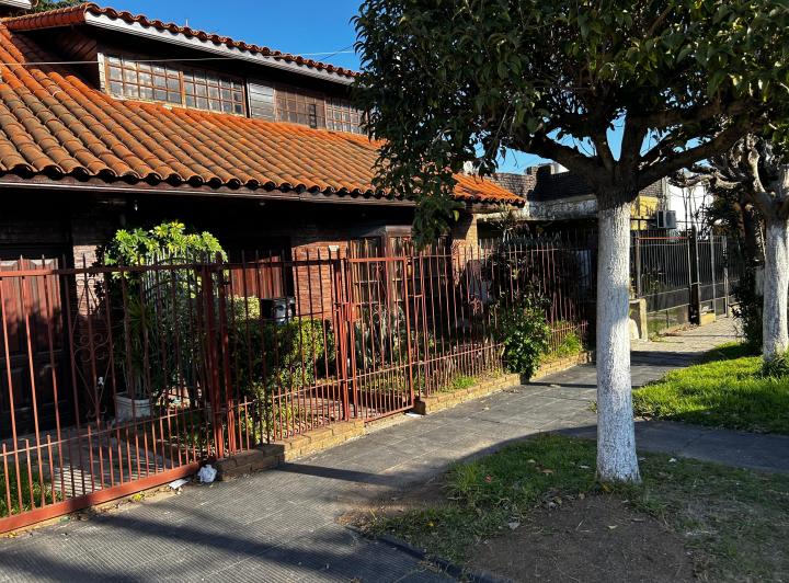 Quilmes Oeste - Casa 5 dormitorios  2