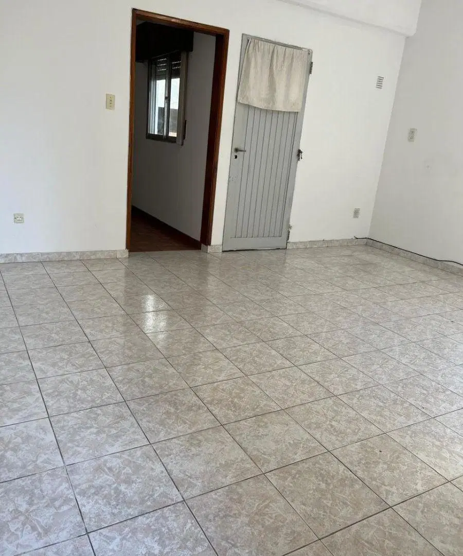 Quilmes Oeste - Alquiler PH 3 ambientes con patio y parrilla 2