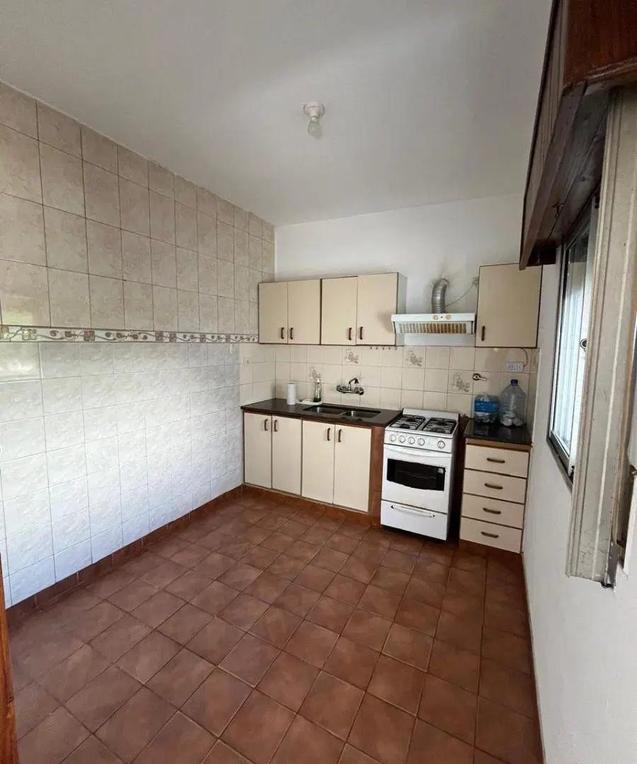 Quilmes Oeste - Alquiler PH 3 ambientes con patio y parrilla 4