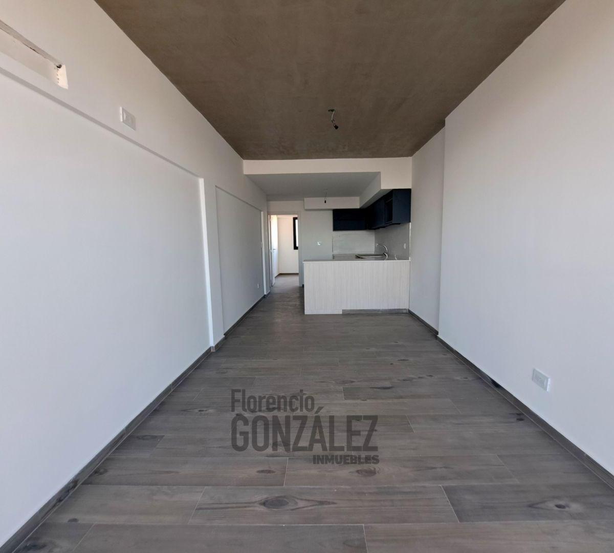 Ambientes Amplios y Bien Distribuidos - Balcon a La Calle 4