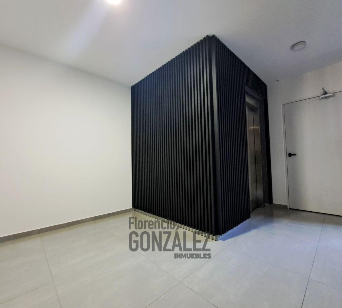 Ambientes Amplios y Bien Distribuidos - Balcon a La Calle 3