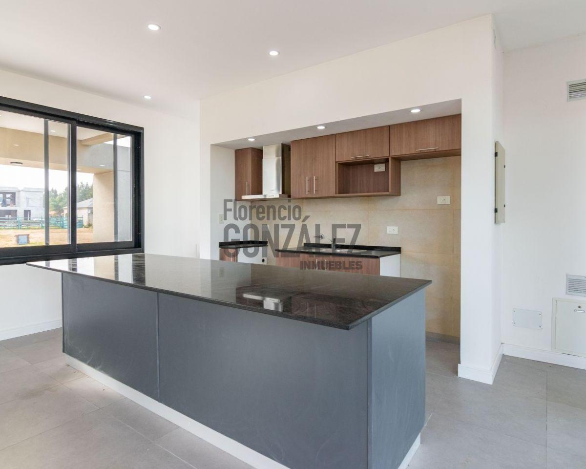 HERMOSA CASA SOBRE LOTE DE 700 M2