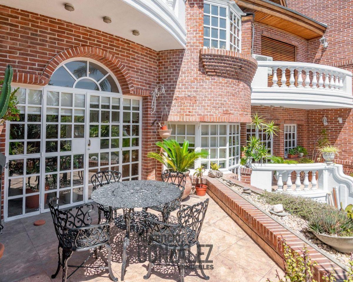 Casa de 5 Ambientes con Cochera y Jardin en Lugano 4