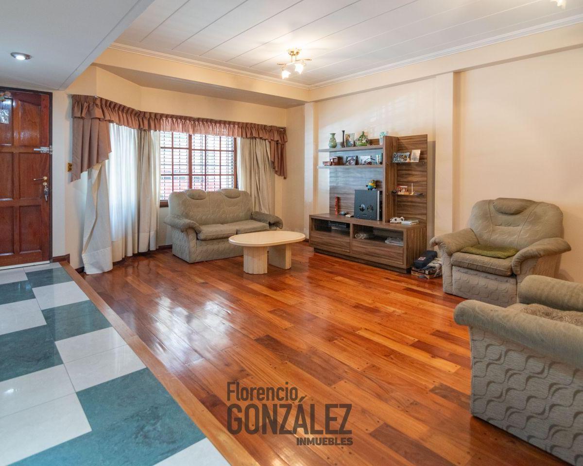 VENTA 4 AMBIENTES CON 2 COCHERAS