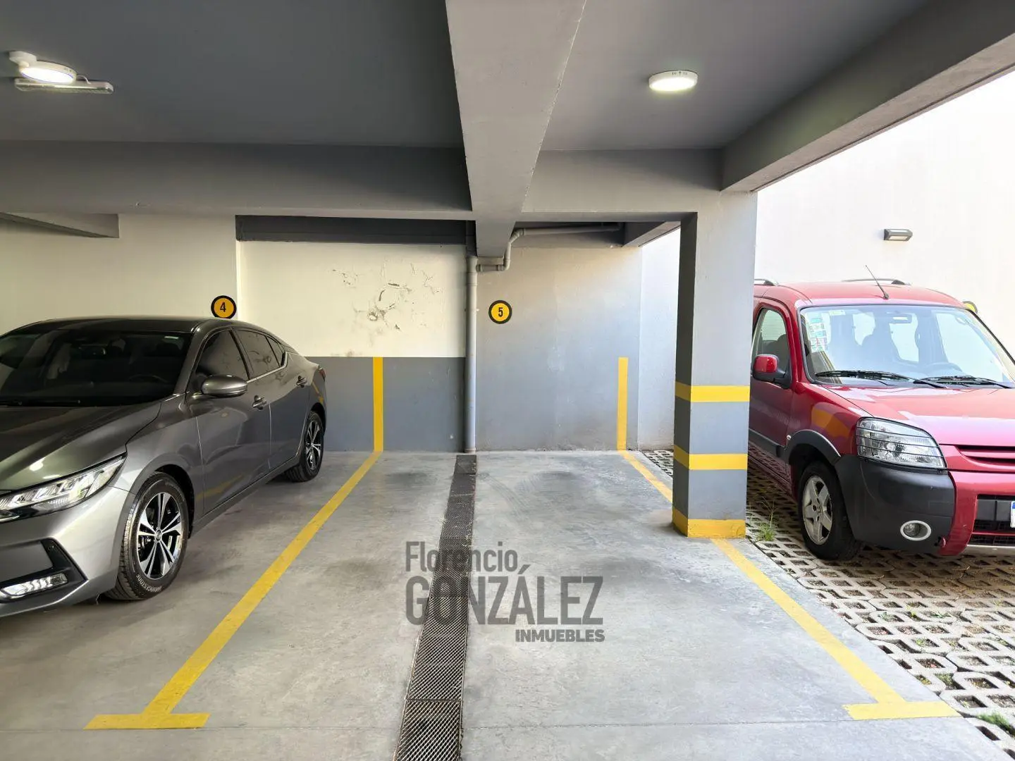 Venta Cochera cubierta -  Liniers a mtrs de  AV Emilio Castro 2