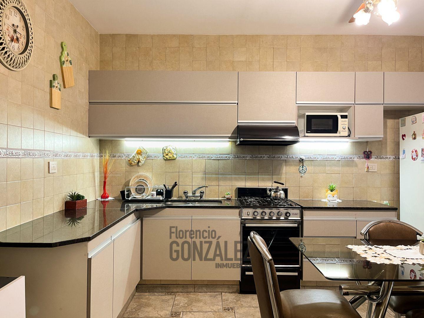 VENTA CASA MATADEROS 4 AMBIENTES COCHERA JARDIN PARRILLA