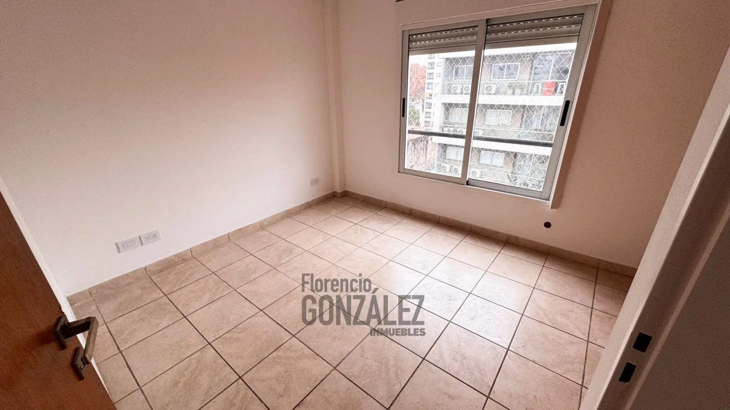 VENTA DEPARTAMENTO 2 AMB. AL FRENTE CON COCHERA 5