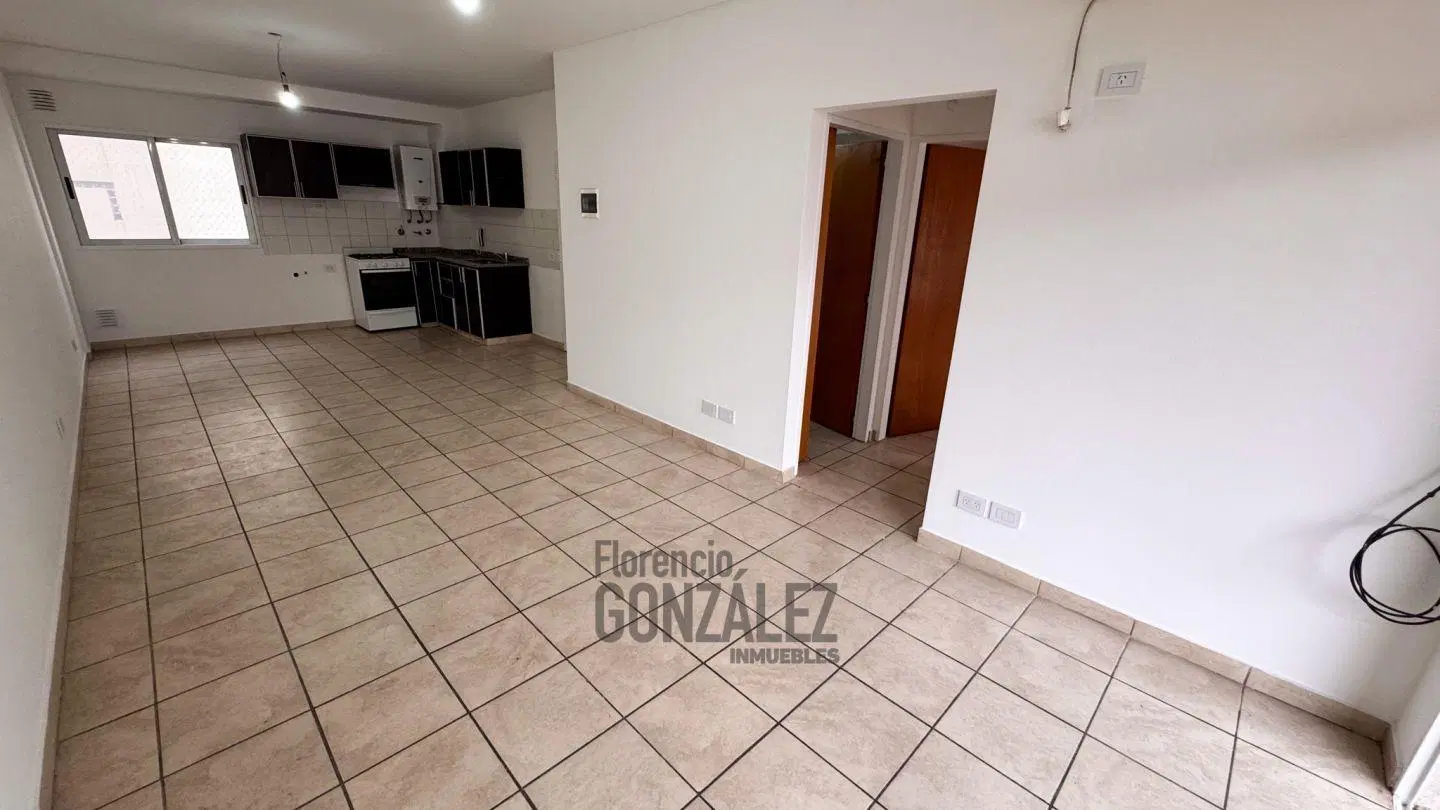 VENTA DEPARTAMENTO 2 AMB. AL FRENTE CON COCHERA 8