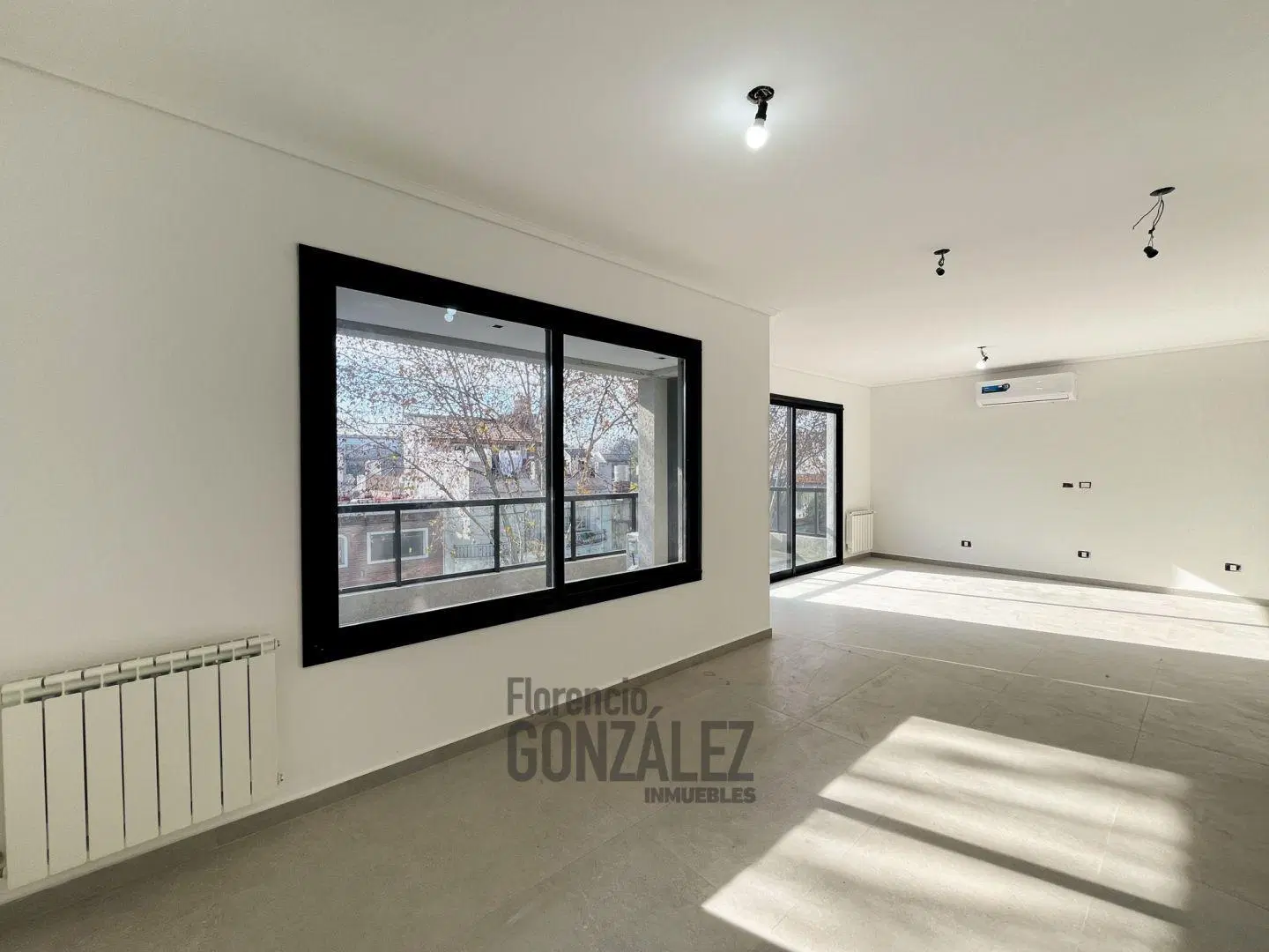 PISO 4 AMBIENTES CON COCHERA EN BARRIO NAON - EN POZO 4