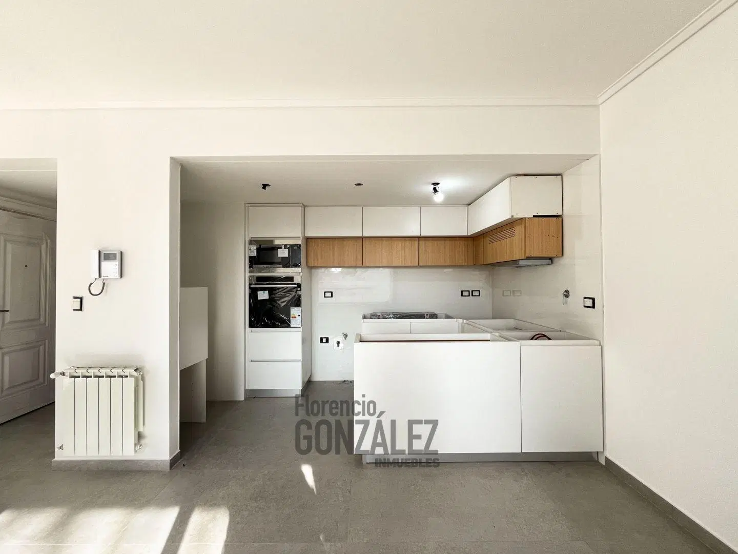 PISO 4 AMBIENTES CON COCHERA EN BARRIO NAON - EN POZO 2