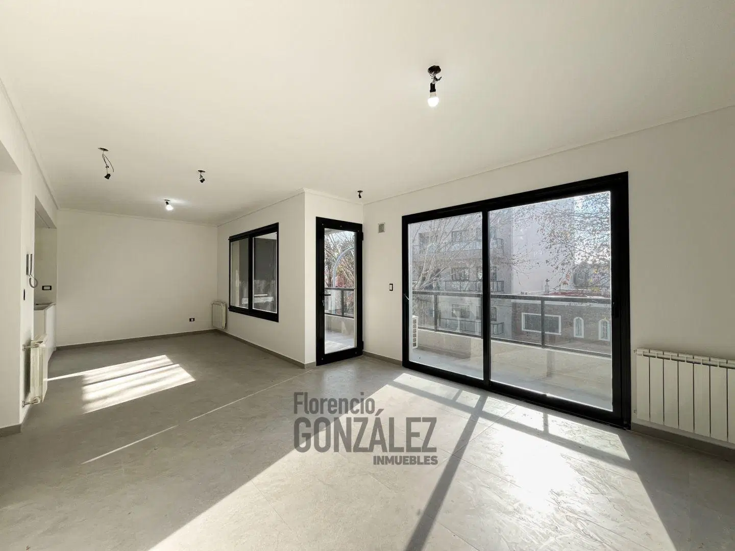PISO 4 AMBIENTES CON COCHERA EN BARRIO NAON - EN POZO 3