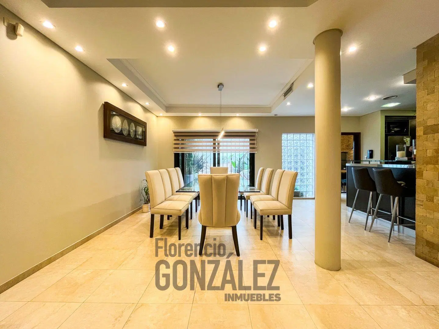 CASA 4 AMBIENTES CON PATIO Y COCHERA EN BARRIO NAON 4