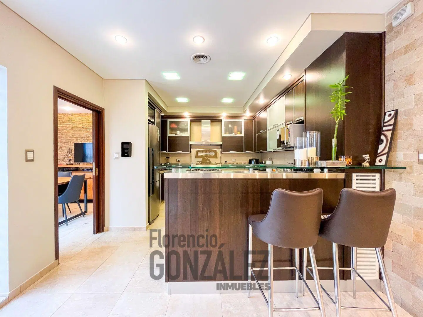 CASA 4 AMBIENTES CON PATIO Y COCHERA EN BARRIO NAON 3