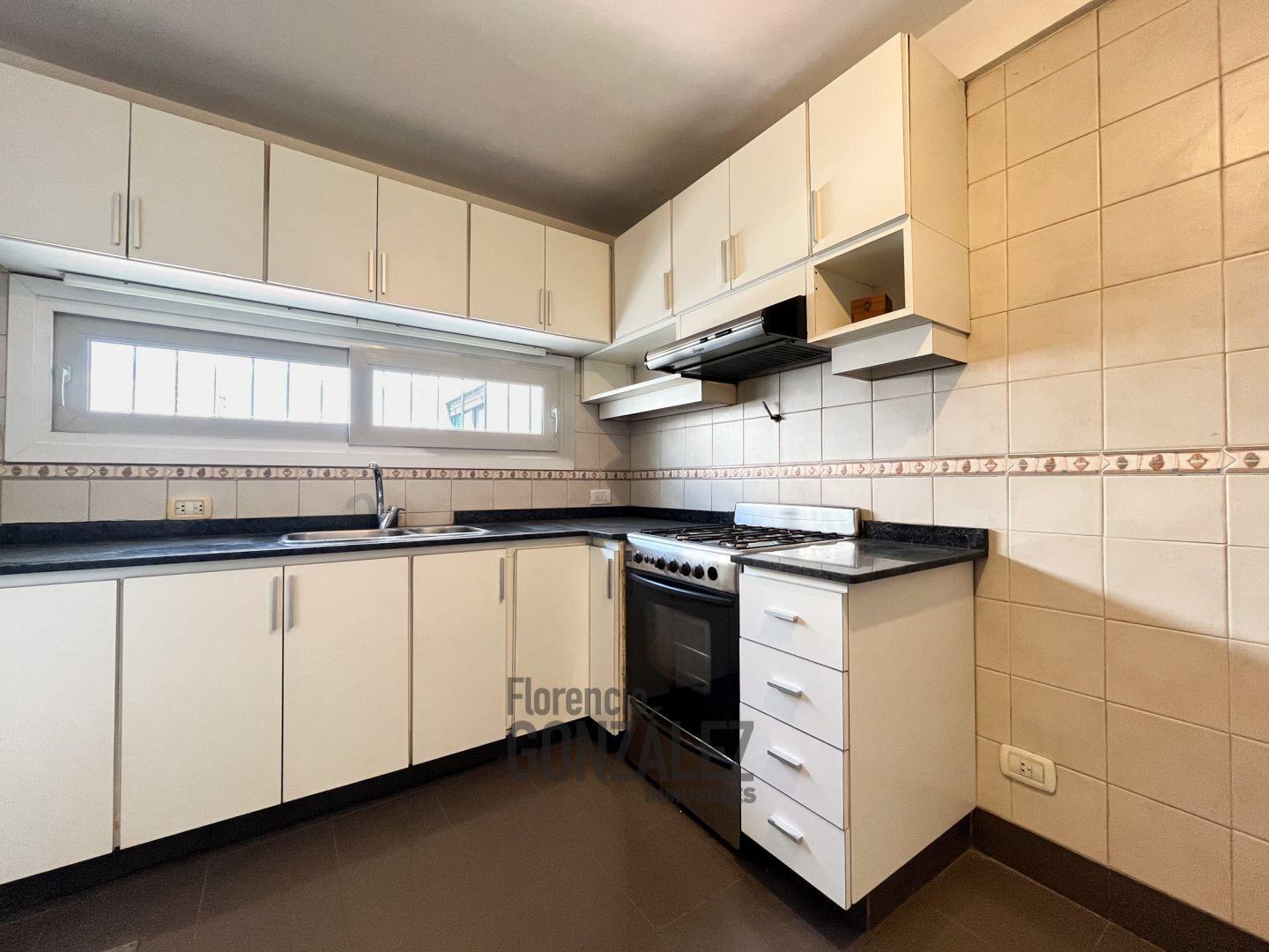 Foto de VENTA DEPARTAMENTO 4 AMB. FLORESTA AL FRENTE PISO ALTO CON COCHERA, imagen 5