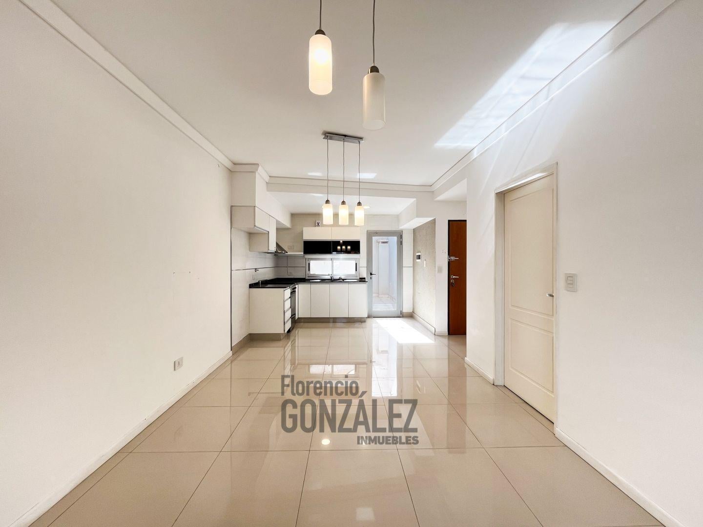 Foto de Departamento 2 ambientes al frente con balcón, patio y cochera, en, imagen 3