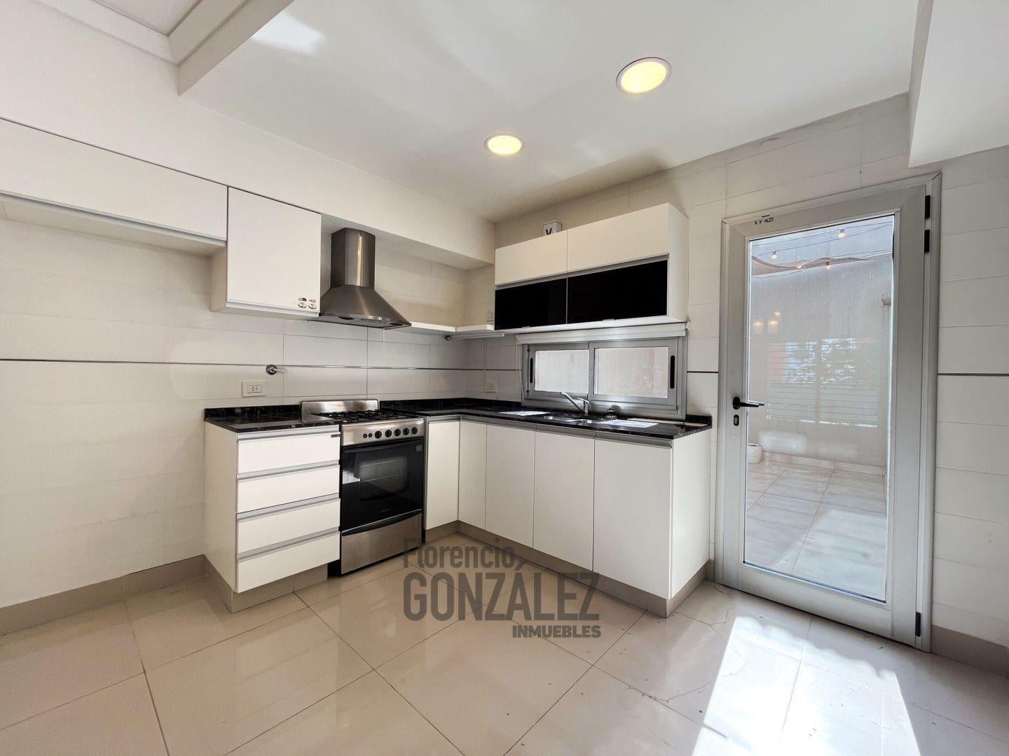 Foto de Departamento 2 ambientes al frente con balcón, patio y cochera, en, imagen 4