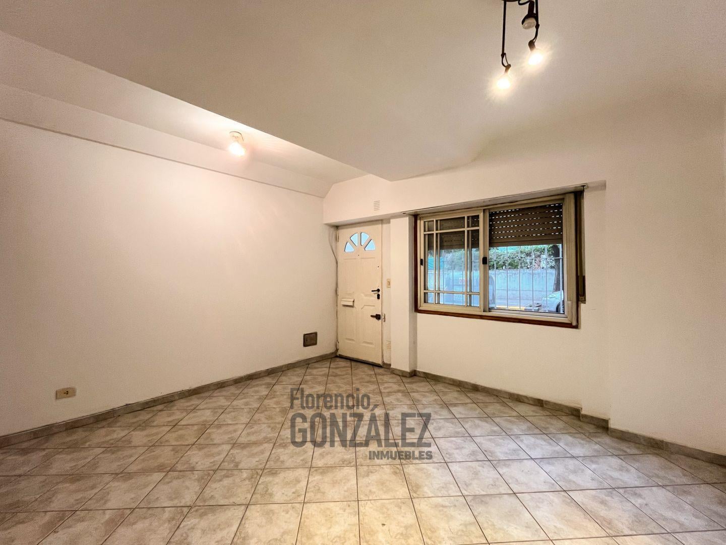 Foto de PH 2 ambientes con patio e ingreso independiente sin expensas, imagen 1