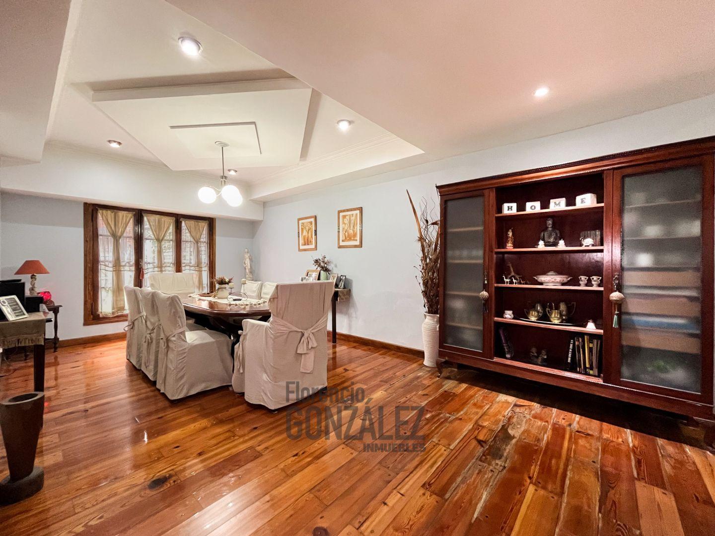 Foto de Casa de 5 ambientes con cochera, jardín, quincho, playroom y terraza., imagen 4
