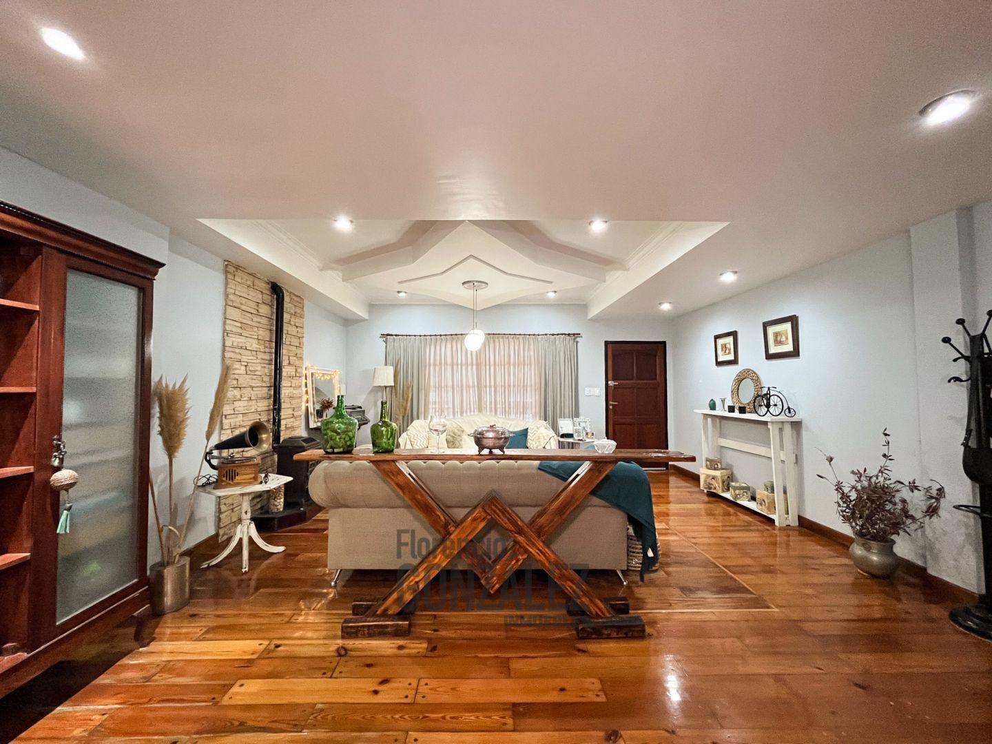 Foto de Casa de 5 ambientes con cochera, jardín, quincho, playroom y terraza., imagen 2