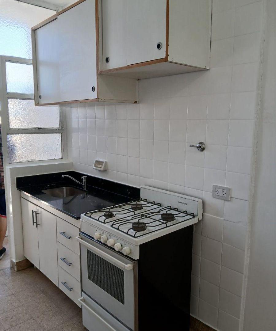 Foto de HERMOSO MONOAMBIENTE 34 MTS. C/AMPLIA BAULERA Y COCINA SEPARADA TIMOTEO, imagen 3