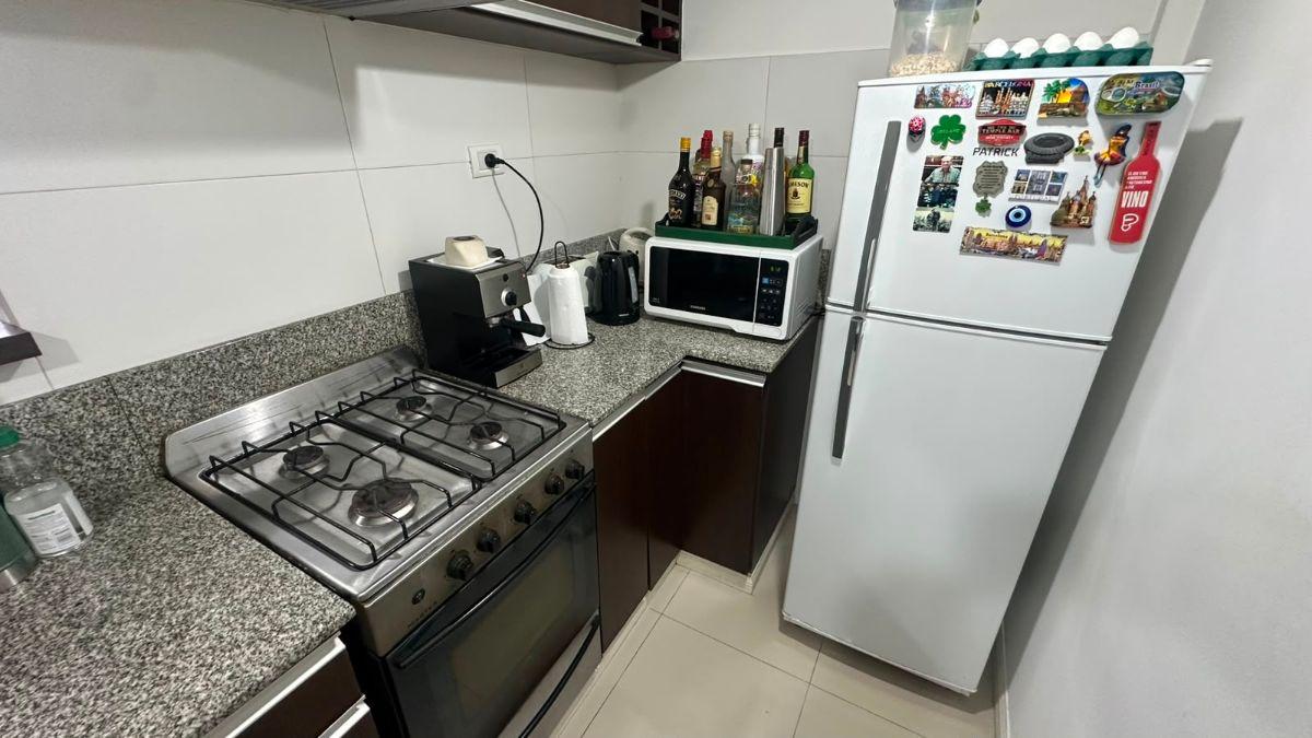 Foto de Hermoso departamento 2 ambientes en complejo multifamiliar con pileta, imagen 2