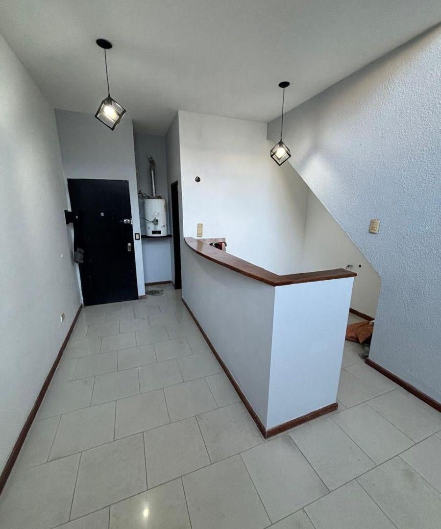 Foto de HERMOSO PH DE 2 AMB. EN DUPLEX CON PATIO GAONA AL 4200 CIUDADELA, imagen 2