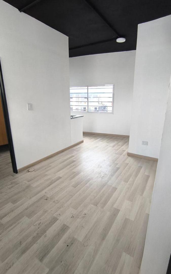 Foto de Alquiler Local a estrenar- Berazategui Centro, imagen 2