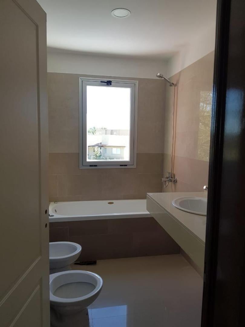 CASA EN VENTA EN HARAS SANTA MARIA