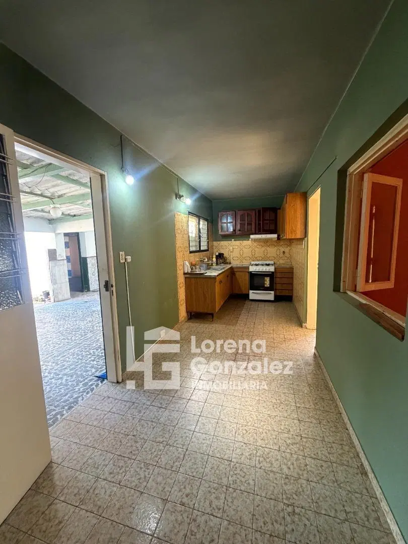 Casa con dos dormitorios + departamento 5