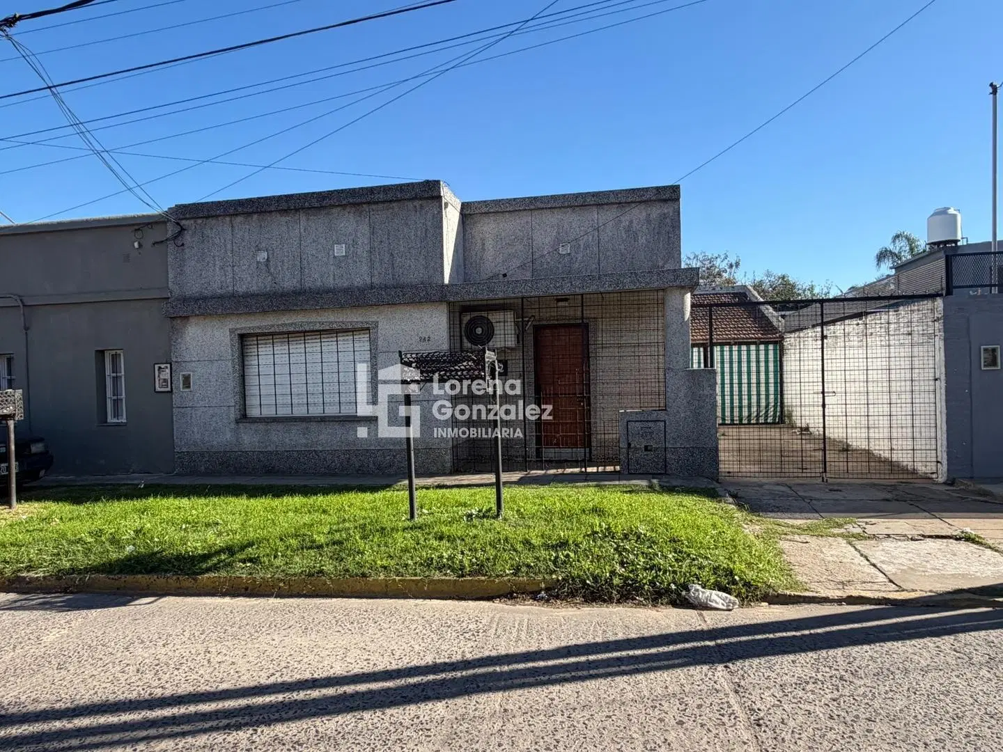 Casa con dos dormitorios + departamento 1