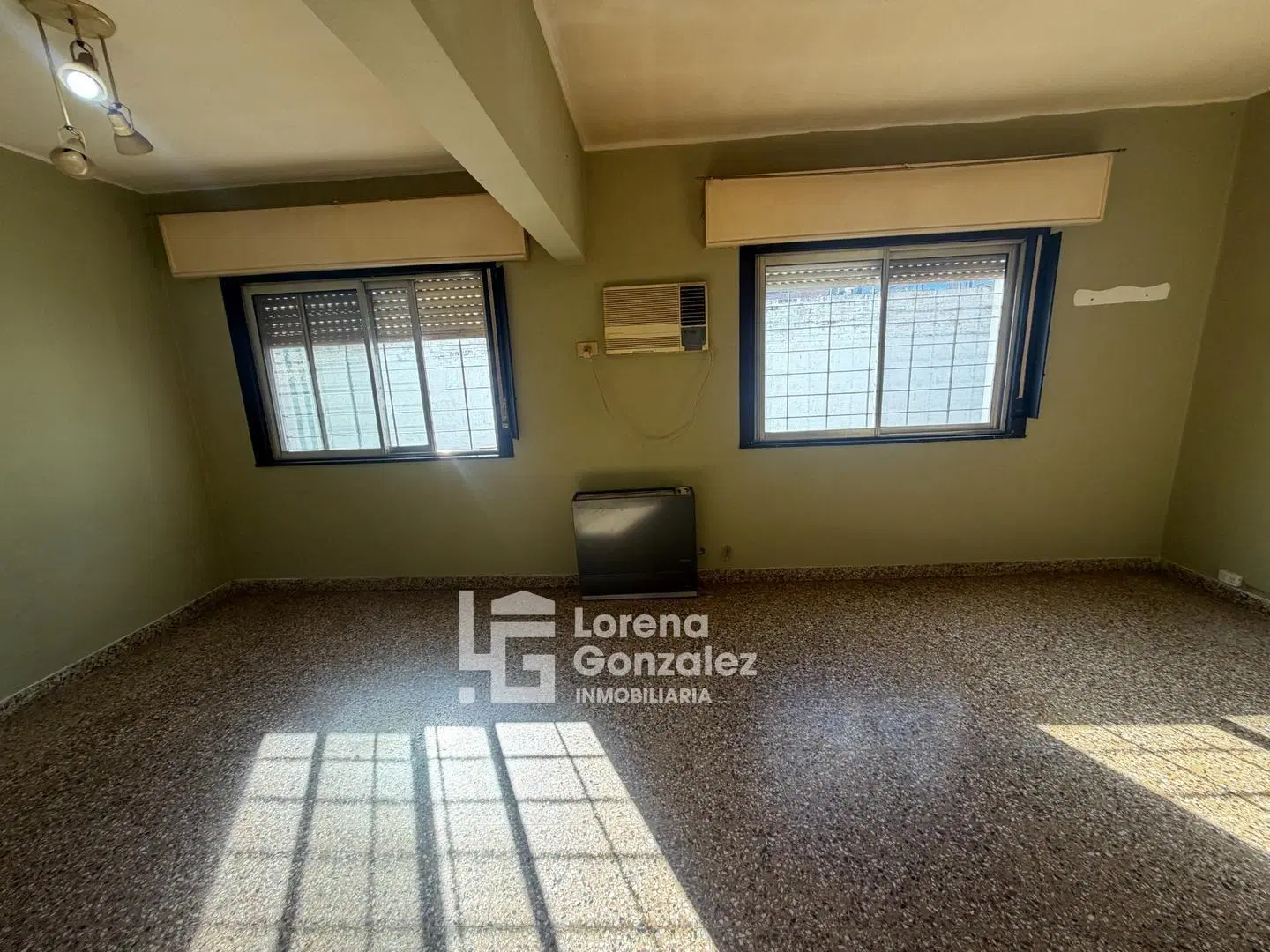 Casa con dos dormitorios + departamento 2