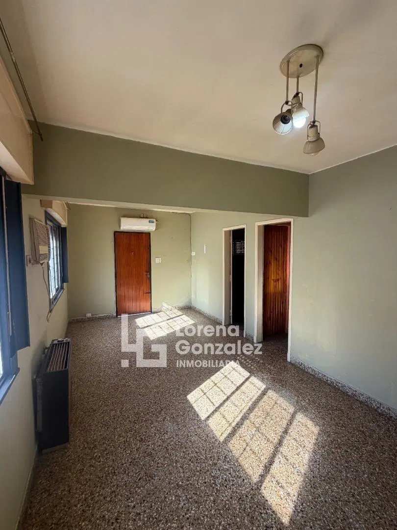 Casa con dos dormitorios + departamento 1