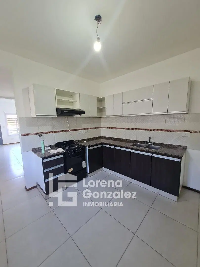 Duplex en Alquiler, Dos Dormitorios con garage 2