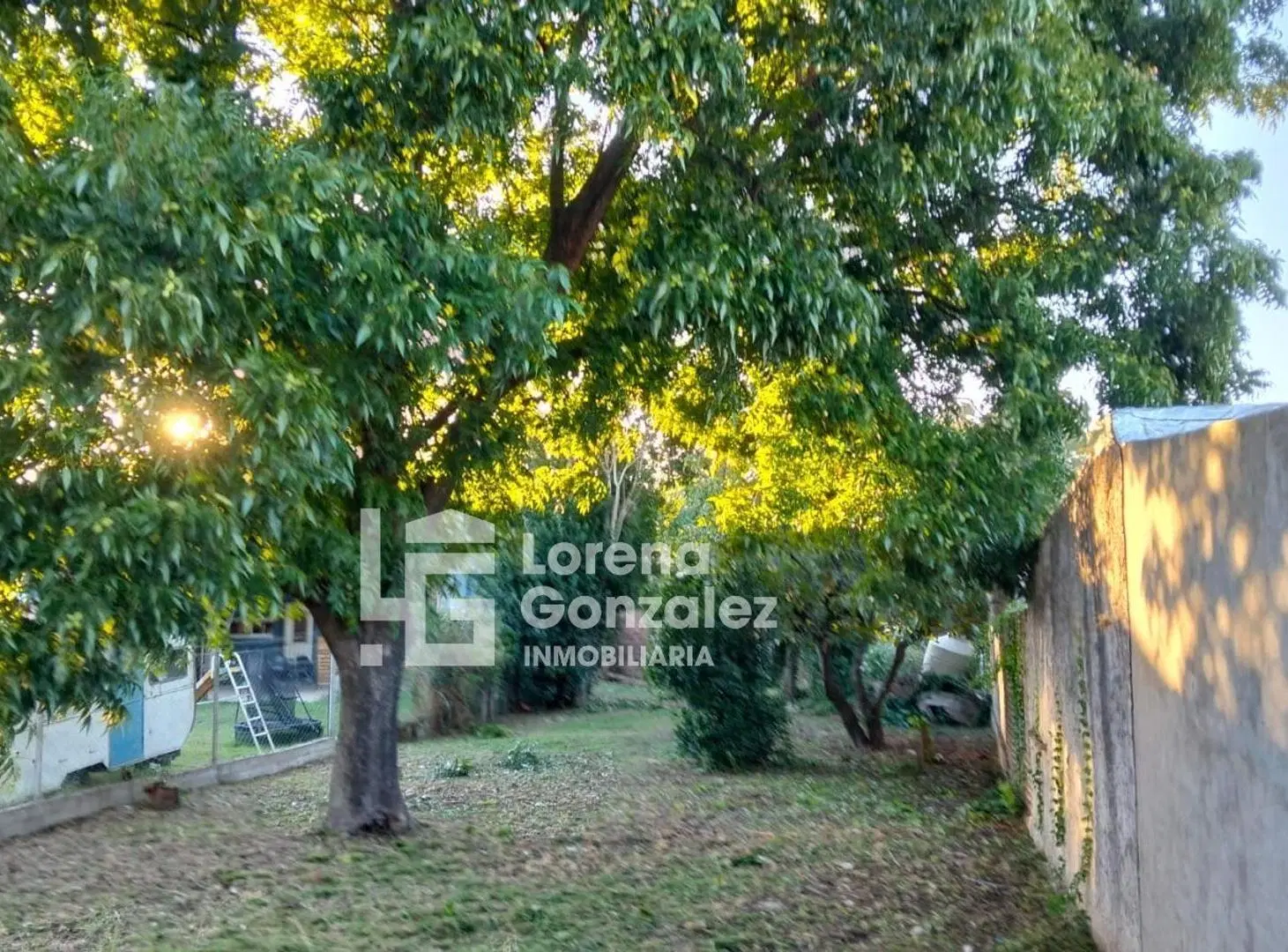 Lote en venta con dos locales. Escobar 2