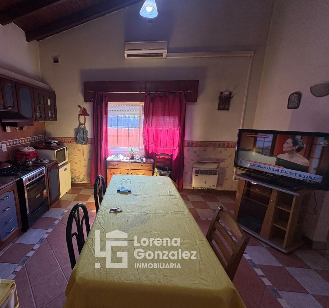 Foto de Casa en venta tres dormitorios y galpon, imagen 2